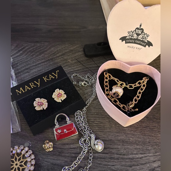 MaryKay jewelry and accessories lot 👑💍🎖️💎 - Picture 3 of 4
